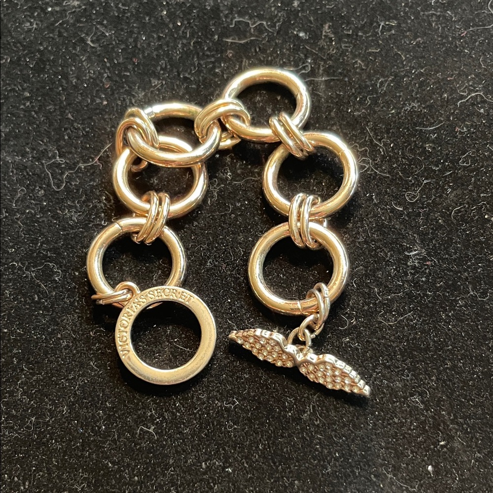 Victoria’s Secret Chain Link Toggle Bracelet With Bedazzle Angel Wings Charm. P
